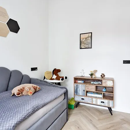 Nicol Apartment