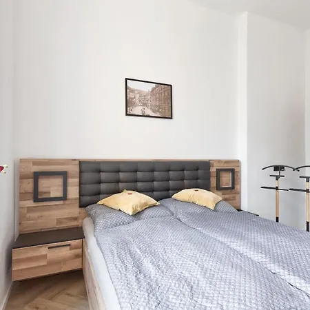 Nicol Apartment