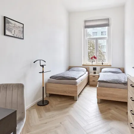 Nicol Apartment *